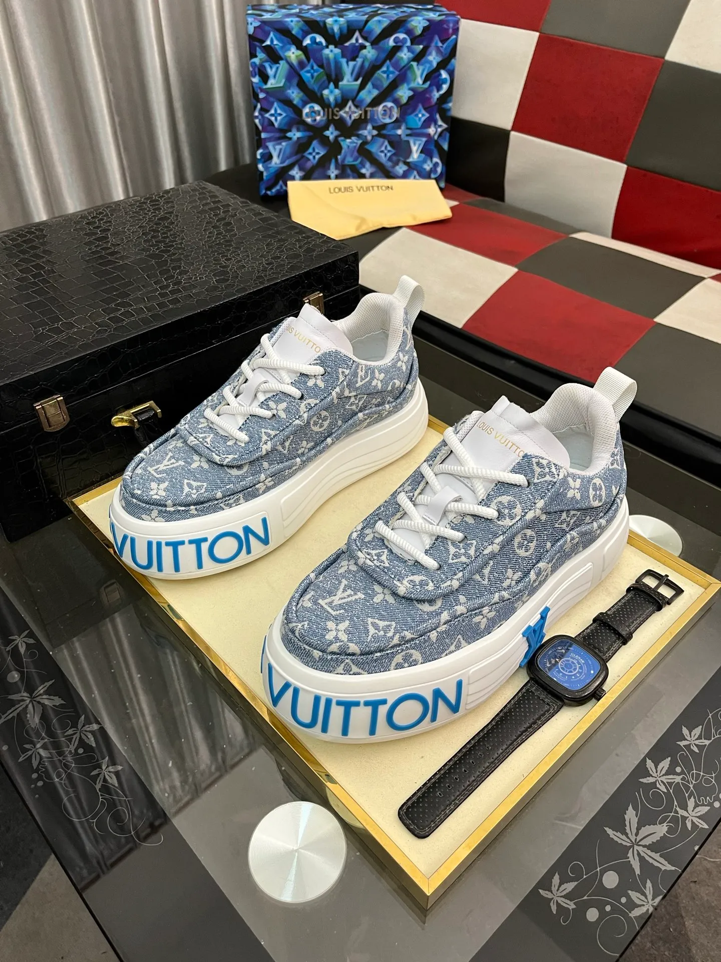 Men's shoes 💰560⌚️⌚️【LOUlS VUlTTON】Louis Vuitton ~ unique and casual style. LV counter purchasing 🏃casual shoes😍😍 Men's 2025 counters are on sale simultaneously, Italian imported brands select first-layer Italian cowhide. Cowhide leather lining (refuses to discolor and grind feet) Code number: 38-44 4⃣️colors available